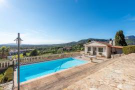 Villa in the village with stunning views 