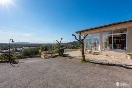 Villa in the village with stunning views 